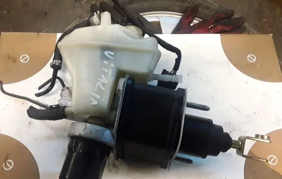 Mercedes-Benz E W212 Master brake cylinder 2114300302