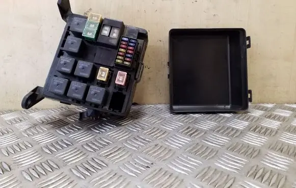 Opel Frontera B Fuse box set 71541379 71542568 72543061