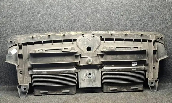 Audi Q7 4M Intercooler air guide/duct channel 4M0807081