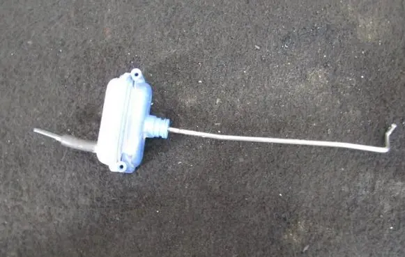 Volkswagen Golf III Central locking vacuum pump 1h6862159