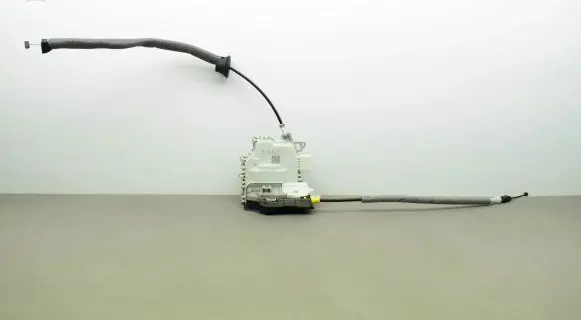 Audi Q7 4M Front door lock 8J1837016F