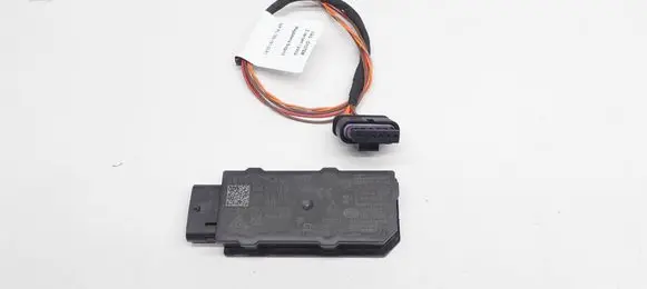 Volkswagen Tiguan Aerial antenna amplifier 5WA962133G