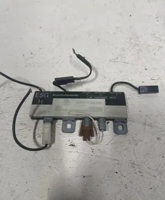 BMW 5 E34 Antenna control unit 65248351244 029100