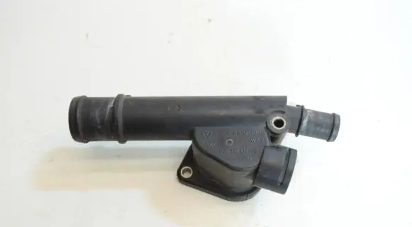 Audi A3 S3 8P Engine coolant pipe/hose 038121132G