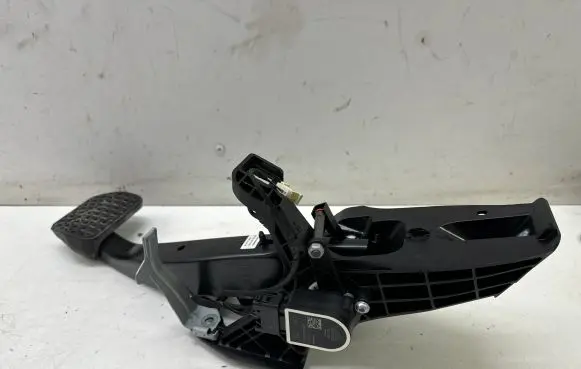 BMW 3 G20 G21 Brake pedal 687311905