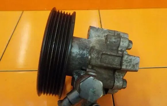 Opel Antara Power steering pump 96985600