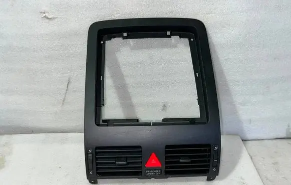Volkswagen Touran I Dash center air vent grill 1T1819728B