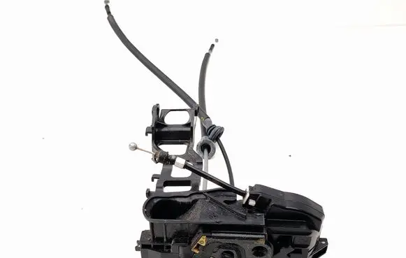 Hyundai Santa Fe Front door lock 813202B030