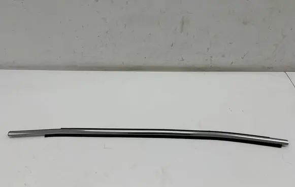 Toyota Hilux VIII Front door glass trim molding 