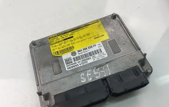 Seat Leon (1P) Engine control unit/module 06A906033FF