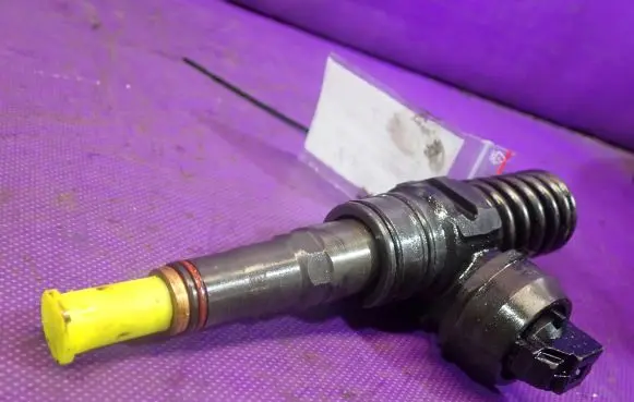 Skoda Roomster (5J) Fuel injector 038130073BP