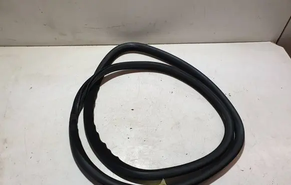 Volvo XC70 Rubber seal rear door 