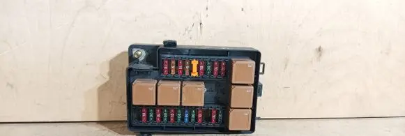 Jaguar XJ X308 Fuse module LNC2822BD 2822BD