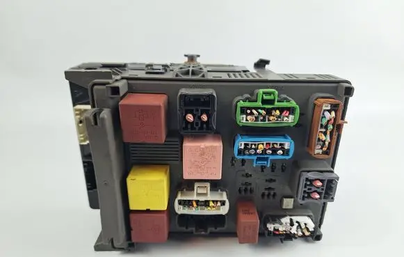 Renault Laguna II Fuse module 8200413964 8200346814