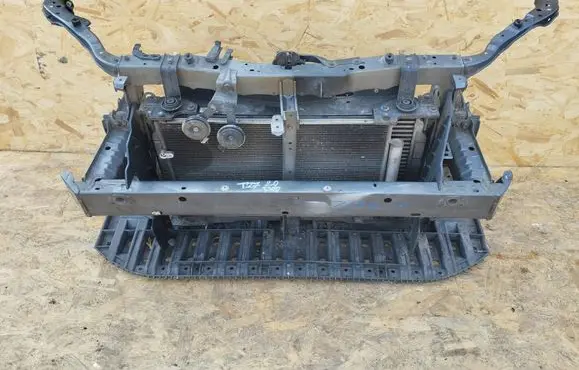Toyota Avensis T270 Radiator support slam panel