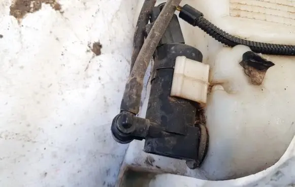 Ford Focus Windscreen/windshield washer pump 1s7117k624