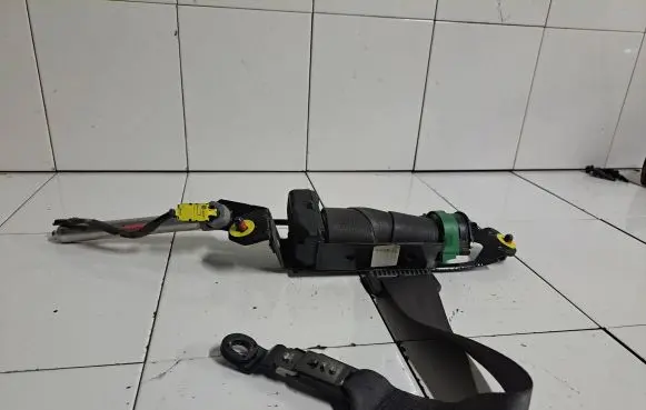 Volvo S80 Front seatbelt 39966447