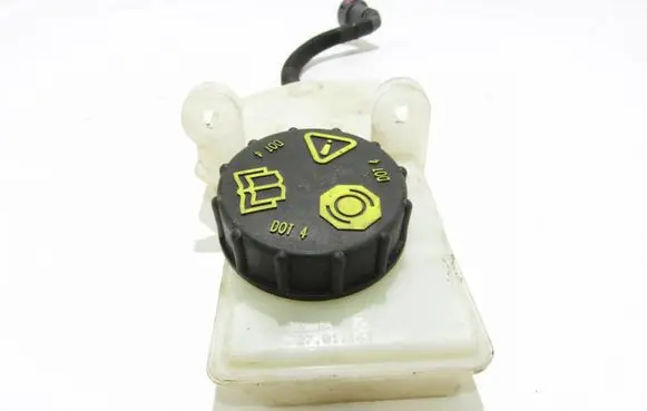 Brake fluid reservoir