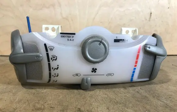 Toyota Aygo AB10 Climate control unit 69617001P 69617004