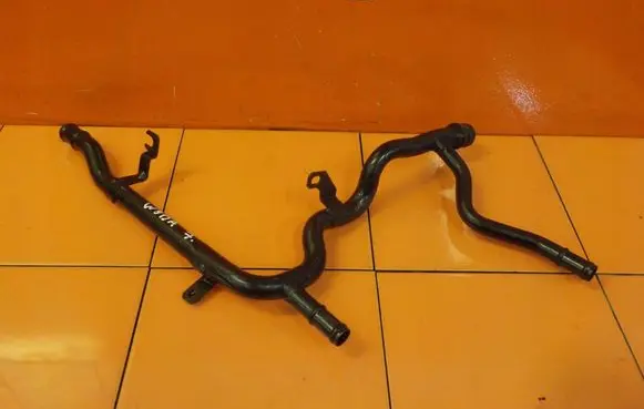 Volkswagen Touran I Engine coolant pipe/hose 03G121065K