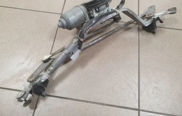 Toyota Auris 150 Front wiper linkage and motor 8511002190