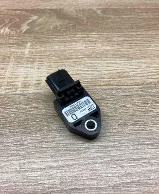 Toyota Corolla Verso AR10 Airbag deployment crash/impact sensor 898310W010