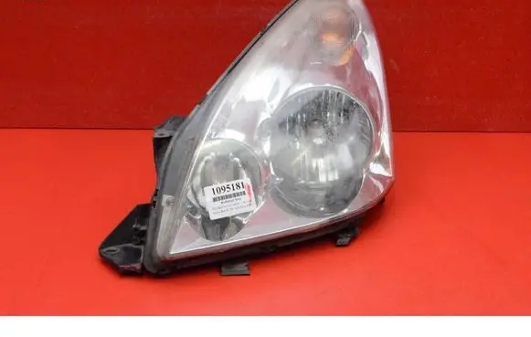 Toyota Corolla Verso E121 Headlight/headlamp 0F03