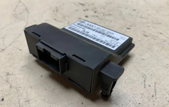 Volkswagen Golf VI Gateway control module 1K0907530S 5WK50011H 1K0907951