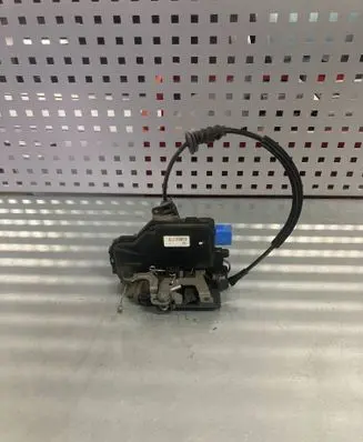 Skoda Octavia Mk2 (1Z) Front door lock 2510106