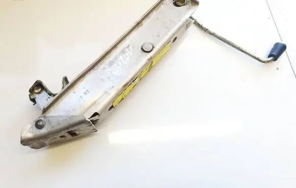 Volkswagen PASSAT B6 Lift Jack 8E0011031D