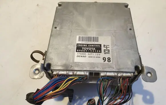 Toyota Corolla Verso E121 Engine control unit/module 8966113120 1758005371