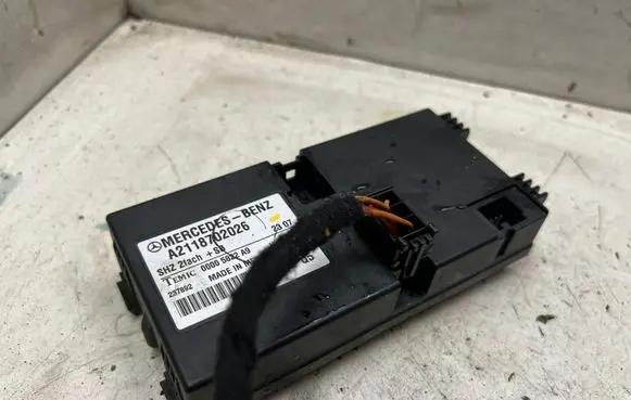 Mercedes-Benz R W251 Air suspension control unit module (rear) A2118702026