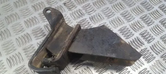 Nissan Vanette Engine mount bracket
