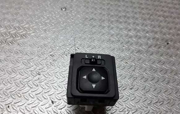 Mitsubishi Outlander Wing mirror switch