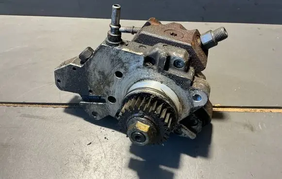 Opel Vivaro Fuel injection high pressure pump 0445010099 8200385478