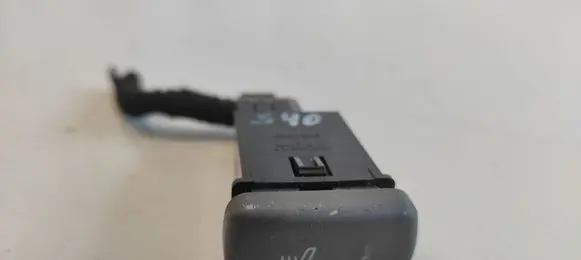 Volvo S40, V40 Seat heating relay 30850304 4396