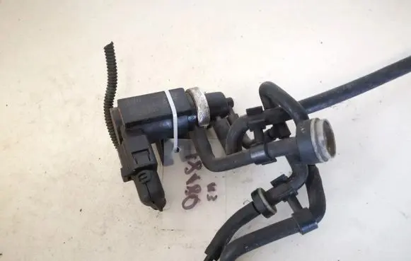 Volkswagen Touareg I Turbo solenoid valve 1j0906627 72290303