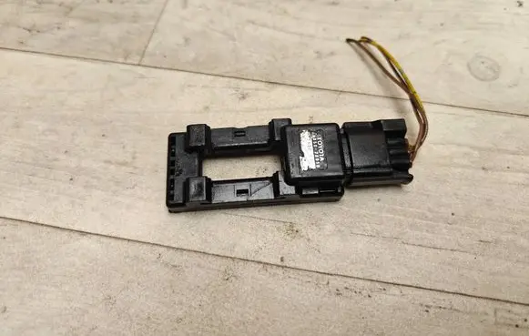 Toyota Corolla Verso AR10 Battery relay fuse 2885028010