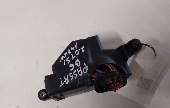 Volkswagen PASSAT B6 Fuse module 19559896 07020603274