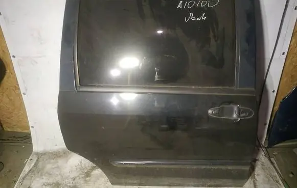 Mazda MPV Rear door JUODOS