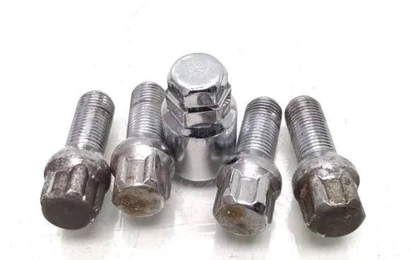 Volvo XC90 Anti-theft wheel nuts and lock 
