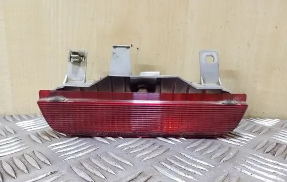 Toyota Yaris Verso Third/center stoplight