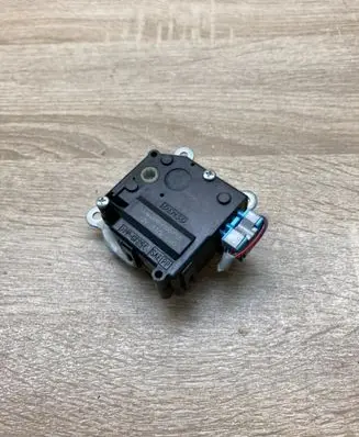Toyota Prius (XW30) Air flap motor/actuator 0638001100