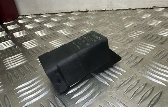 Nissan X-Trail T32 Glow plug pre-heat relay 110673774R