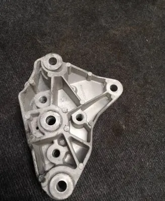 Chrysler Pacifica Gearbox mounting bracket 68224740AA