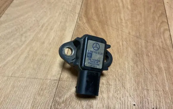 Mercedes-Benz A W168 Air pressure sensor A0041533128 16244349