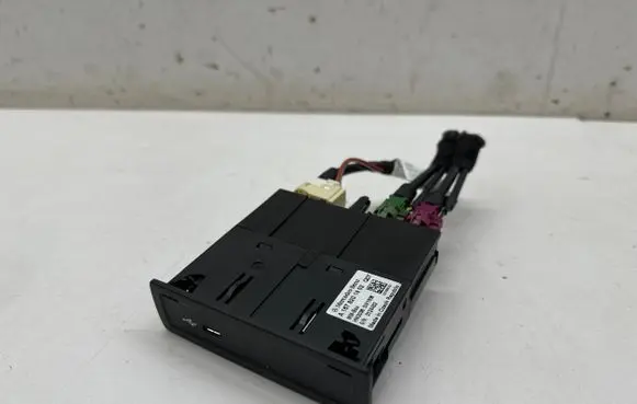 Mercedes-Benz GLE W167 USB socket connector A1678201402