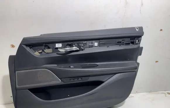 BMW 7 G11 G12 Front door card panel trim