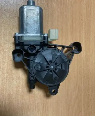 Volkswagen Crafter Front door window regulator motor 0130822704 8W0959802