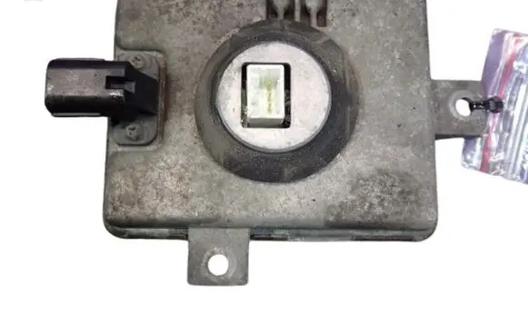 Mazda 3 I Voltage converter/converter module 